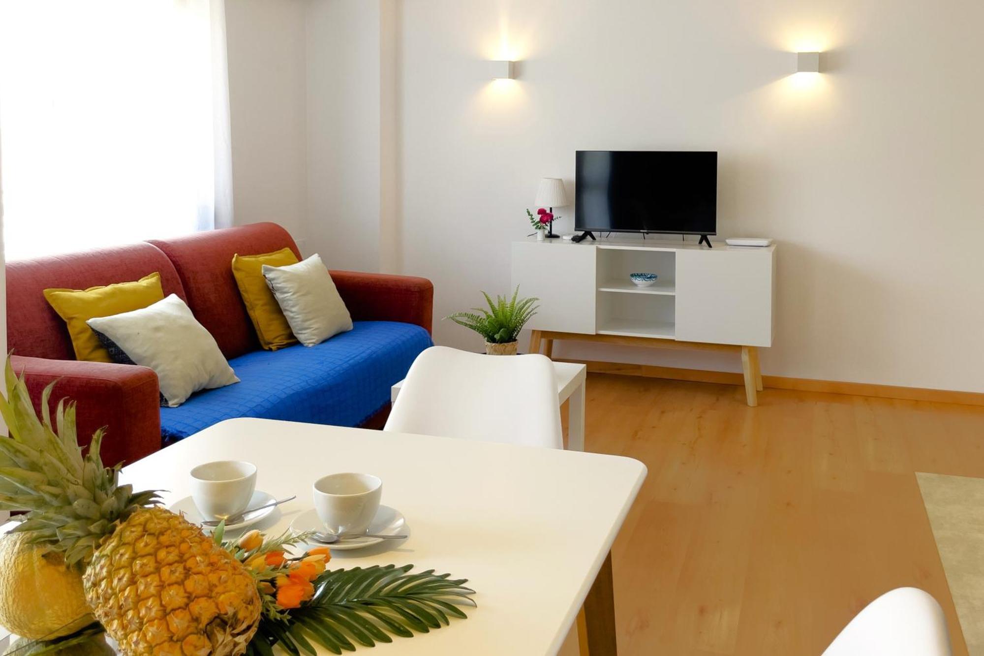 Mediterraneo 508. Fantastic Studio On The Beachfront With Sea Views. Марбеля Екстериор снимка