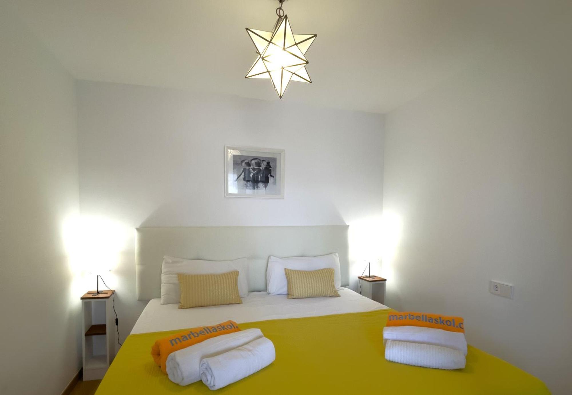 Mediterraneo 508. Fantastic Studio On The Beachfront With Sea Views. Марбеля Екстериор снимка