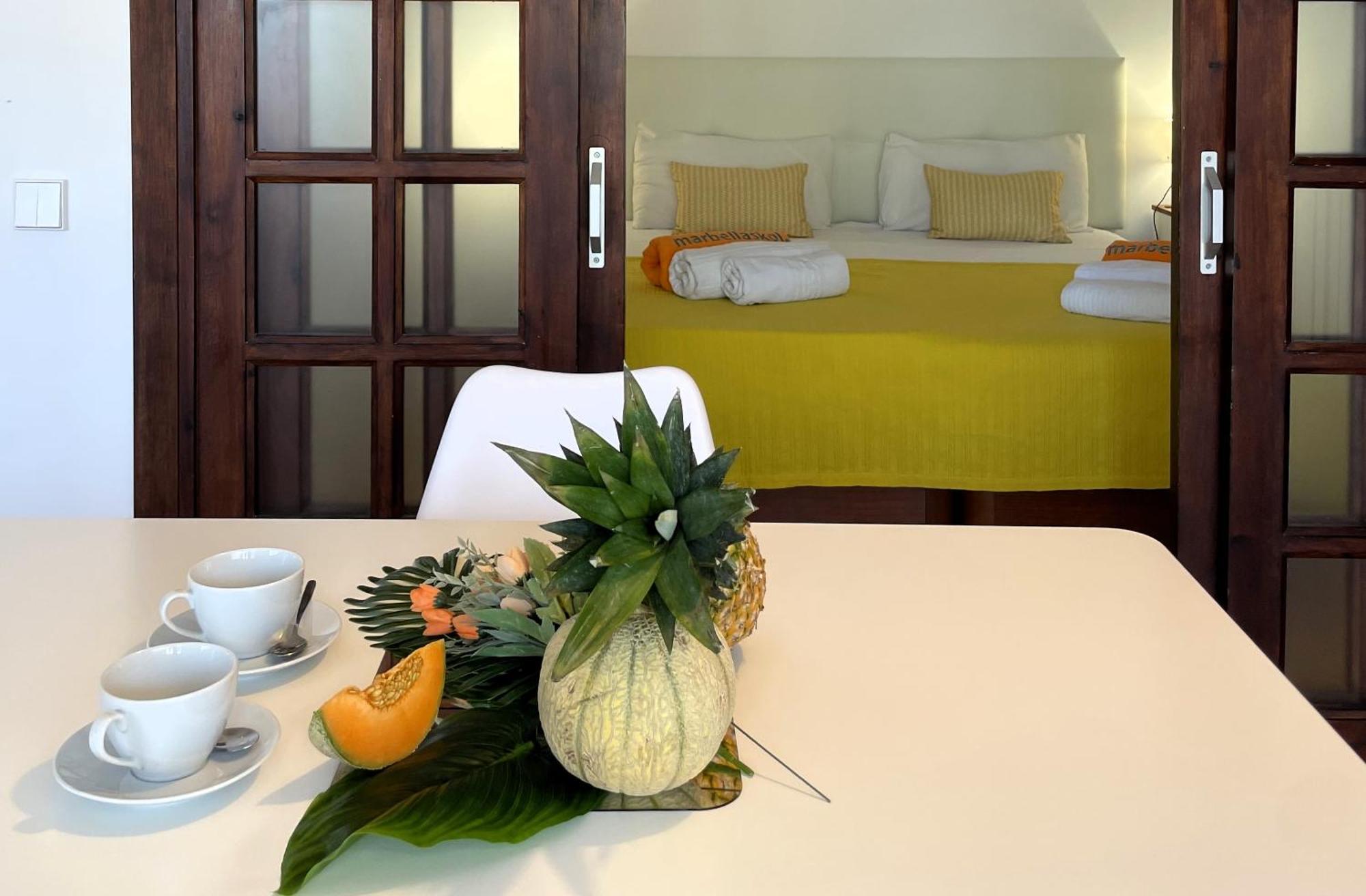 Mediterraneo 508. Fantastic Studio On The Beachfront With Sea Views. Марбеля Екстериор снимка