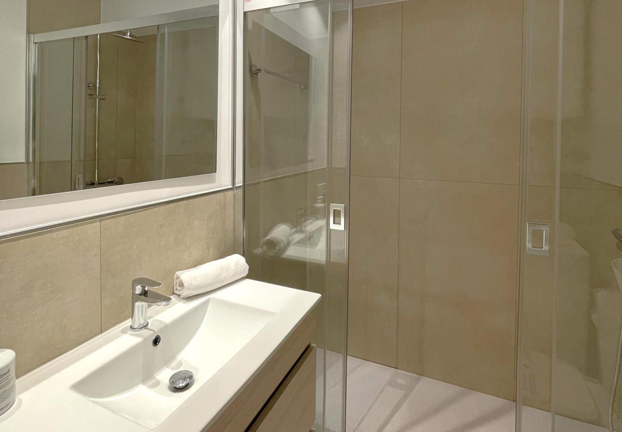 Mediterraneo 508. Fantastic Studio On The Beachfront With Sea Views. Марбеля Екстериор снимка